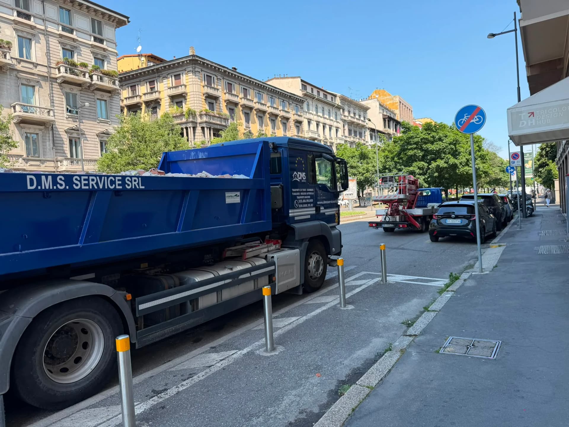 Camion ribaltabile DMS Service per trasporto macerie